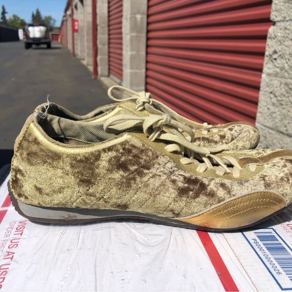 Vintage DKNY Womens golden brown Velvet Lace Up Comfort Sneakers Size 7.5 - Picture 2 of 11